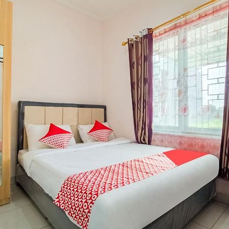 Oyo 3256 Rukost I8 Hotel Karawang Kültér fotó