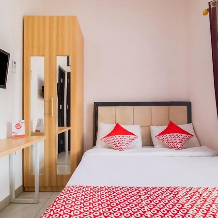 Oyo 3256 Rukost I8 Hotel Karawang Kültér fotó