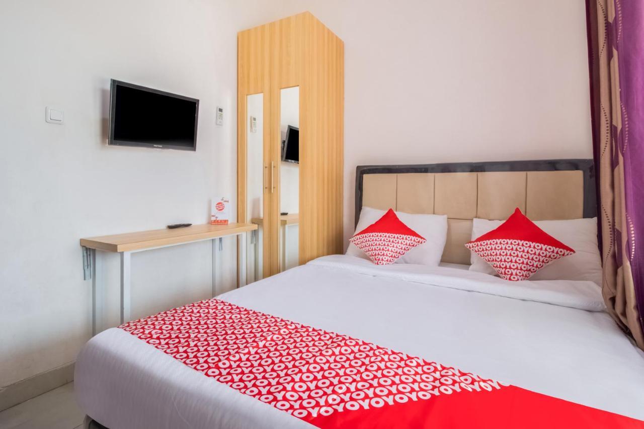 Oyo 3256 Rukost I8 Hotel Karawang Kültér fotó