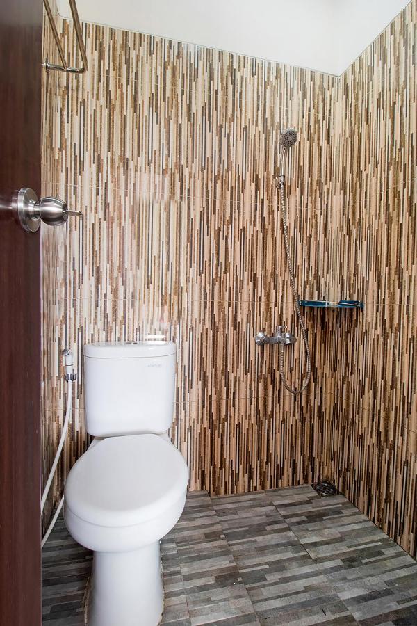 Oyo 3256 Rukost I8 Hotel Karawang Kültér fotó