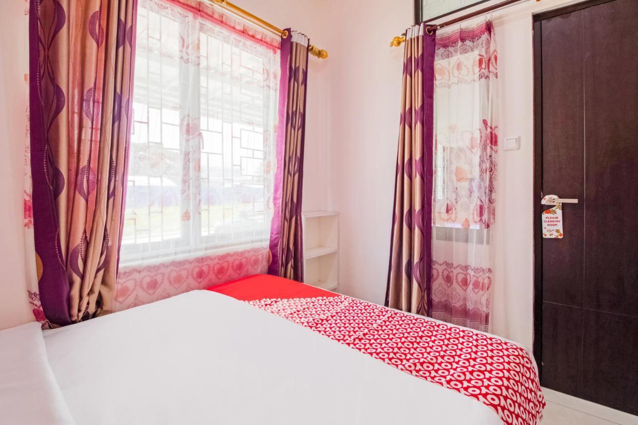 Oyo 3256 Rukost I8 Hotel Karawang Kültér fotó