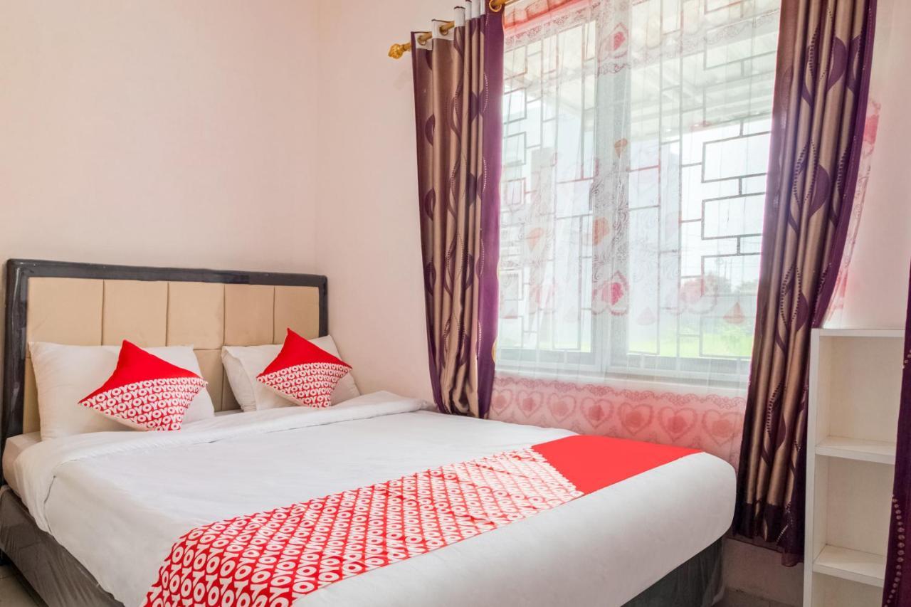 Oyo 3256 Rukost I8 Hotel Karawang Kültér fotó
