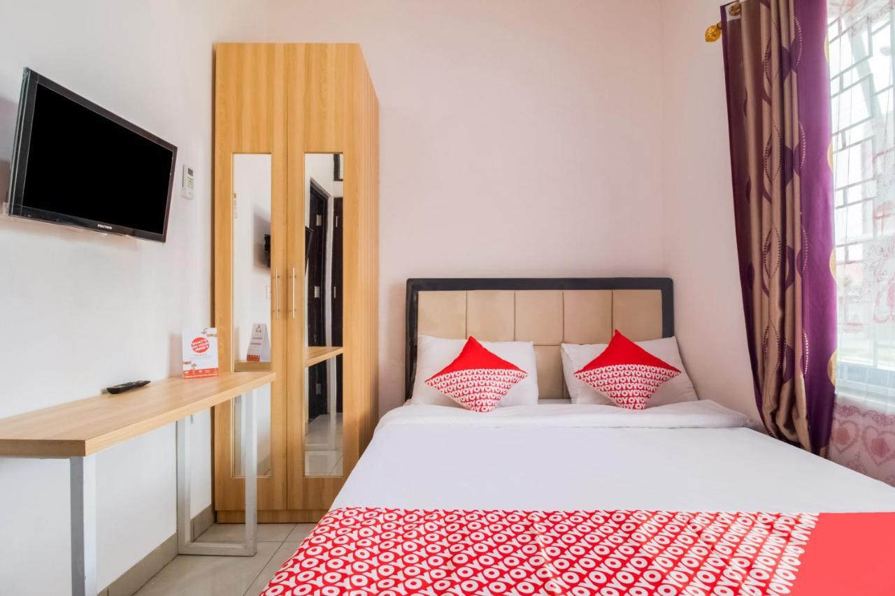 Oyo 3256 Rukost I8 Hotel Karawang Kültér fotó