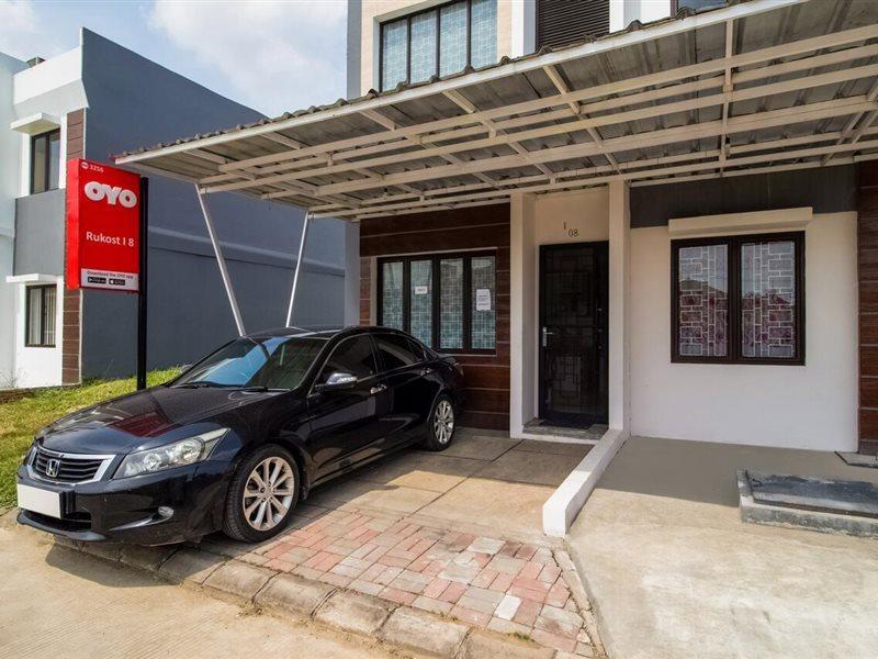 Oyo 3256 Rukost I8 Hotel Karawang Kültér fotó