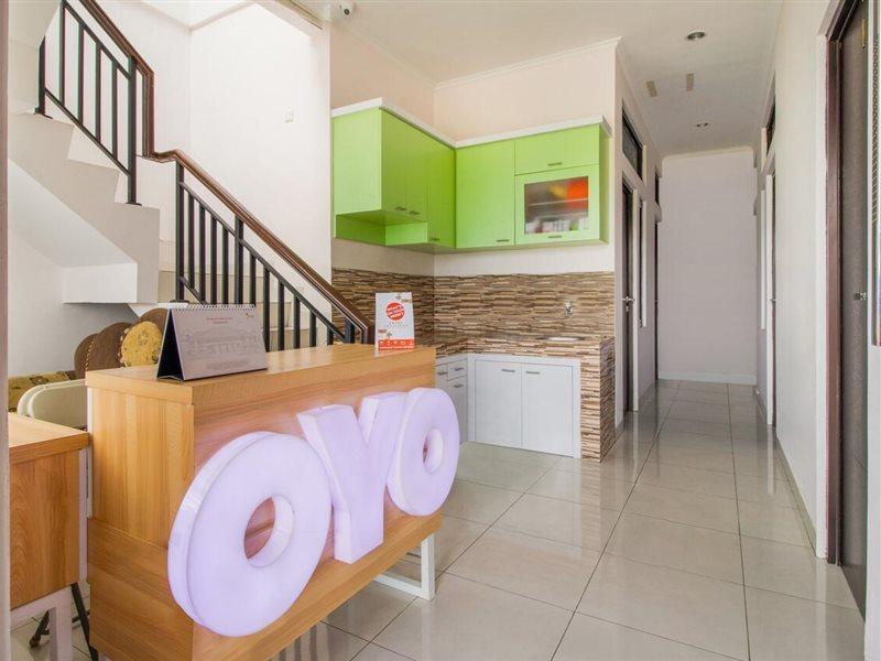 Oyo 3256 Rukost I8 Hotel Karawang Kültér fotó