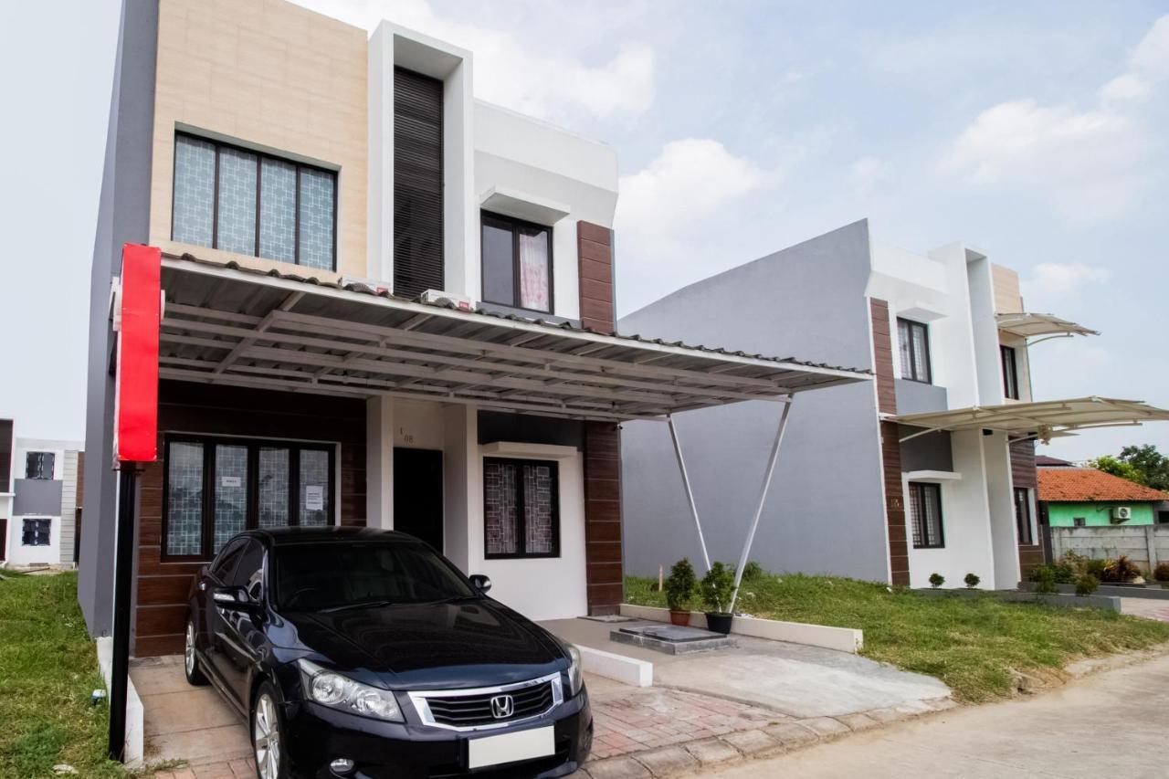 Oyo 3256 Rukost I8 Hotel Karawang Kültér fotó