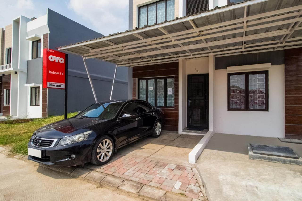Oyo 3256 Rukost I8 Hotel Karawang Kültér fotó