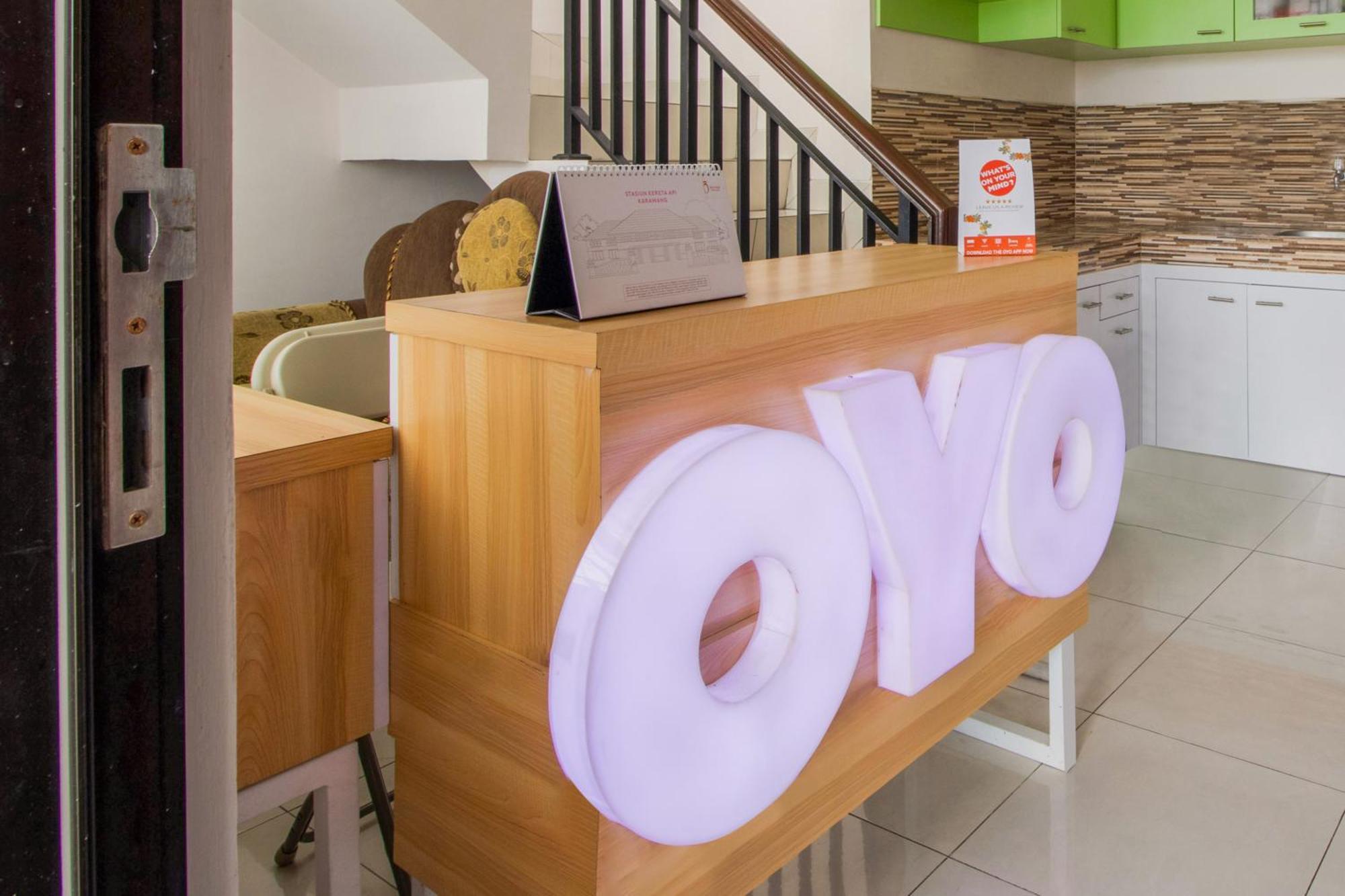Oyo 3256 Rukost I8 Hotel Karawang Kültér fotó