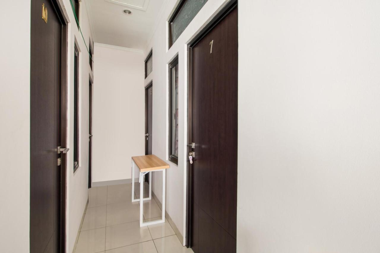 Oyo 3256 Rukost I8 Hotel Karawang Kültér fotó