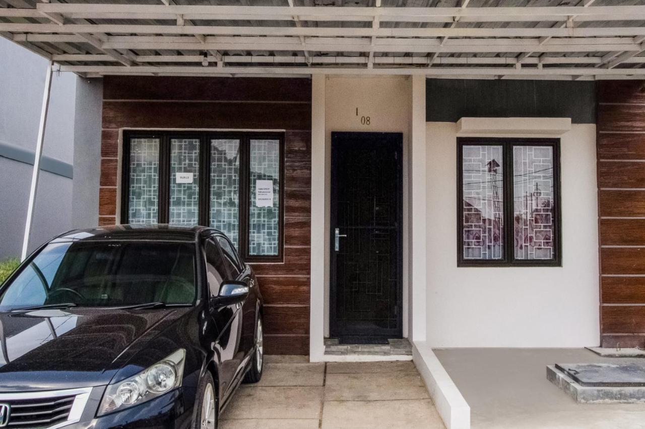 Oyo 3256 Rukost I8 Hotel Karawang Kültér fotó