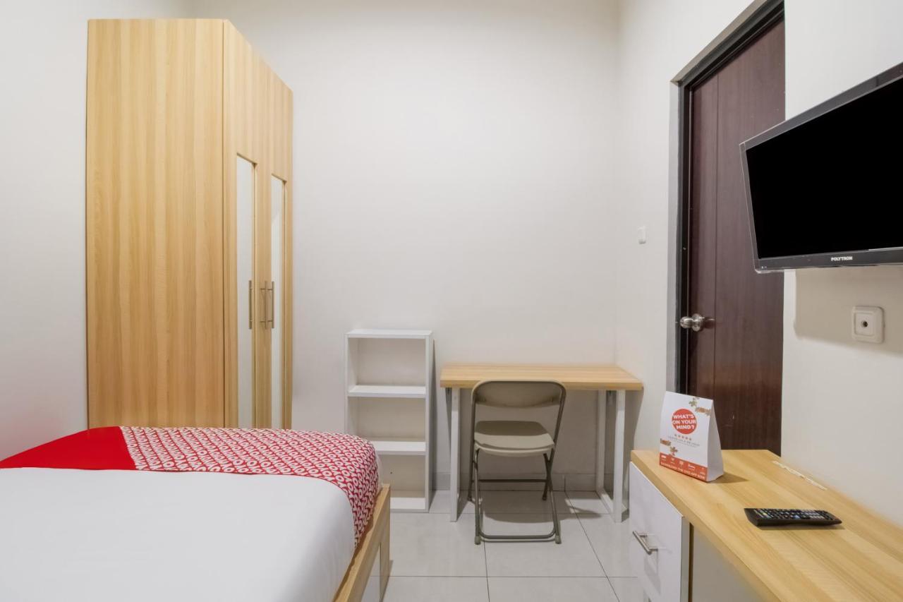 Oyo 3256 Rukost I8 Hotel Karawang Kültér fotó