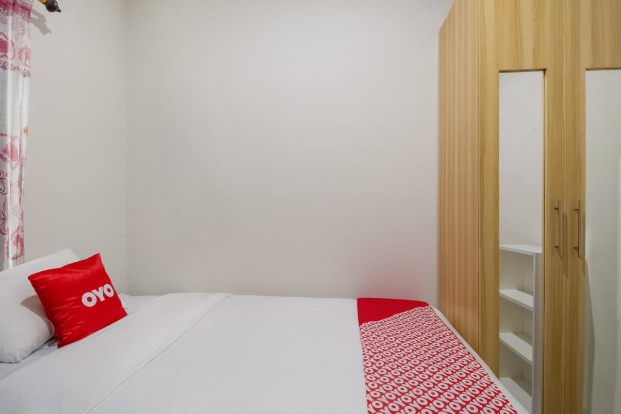 Oyo 3256 Rukost I8 Hotel Karawang Kültér fotó