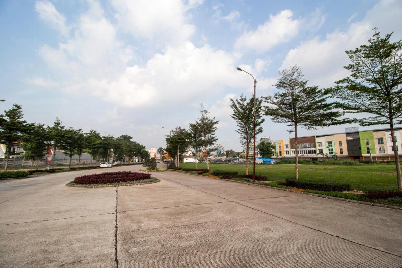 Oyo 3256 Rukost I8 Hotel Karawang Kültér fotó
